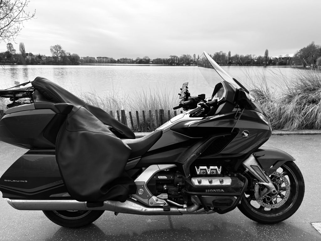 IMG_6454 Taxi moto à Enghien-les-Bains devant le lac d'Enghien